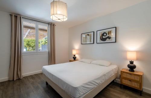 La Roque-sur-Pernes House | Charming stone house in a tourist residence