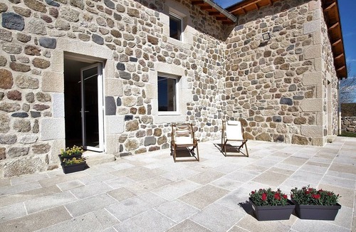 Saint-Jeures Cottage | Charming Stone Cottage Near Lake and Longest Himalayan Footbridge in France