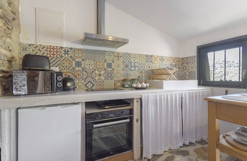 Glorianes House | Charming Stone Cottage for Rent in a Picturesque Pyrenean Village