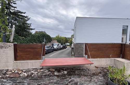 Ecouflant House | Charming stone house on the waterfront in a small family village