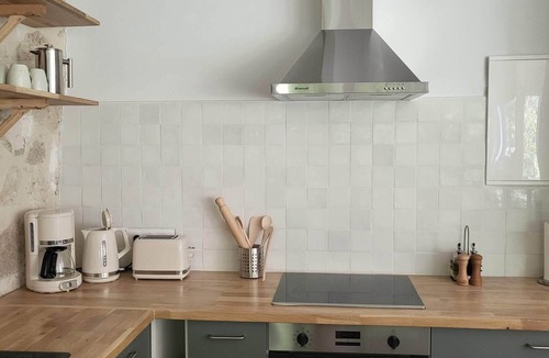Madaillan House | Charming stone house with swimming pool. Pets welcome!