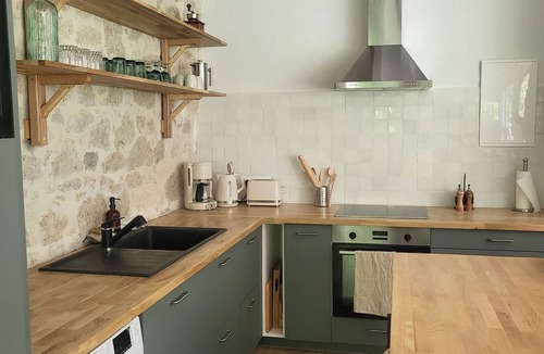 Madaillan House | Charming stone house with swimming pool. Pets welcome!