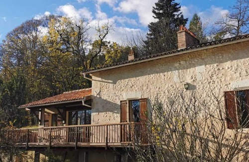 Bonnes House | Charming stone house with terrace overlooking the river