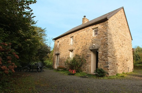 Gratot Cottage | Charming stone house with private garden, pets allowed