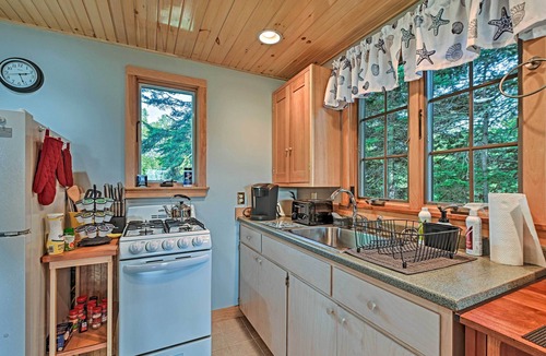 Stonington Apartment | Charming Stonington Studio w/Ocean Views!