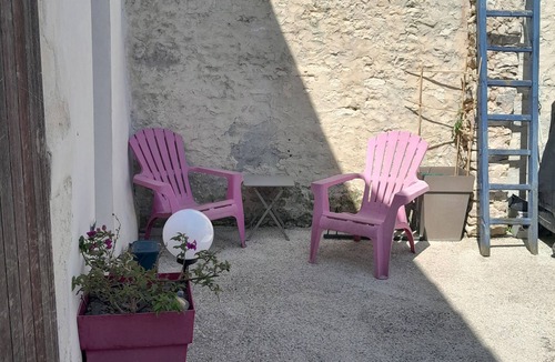 Dompierre-sur-Mer Apartment | Charming studio in a quiet location, ideal for visiting La Rochelle and the Marais Poitevin.