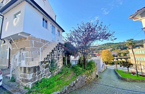 Sao Tiaguinho Apartment | Charming Studio in the Heart of the Thermal Baths