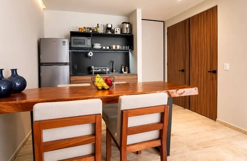 Centro Apartment | Charming Studio Steps to Beach · Kaab South Beach