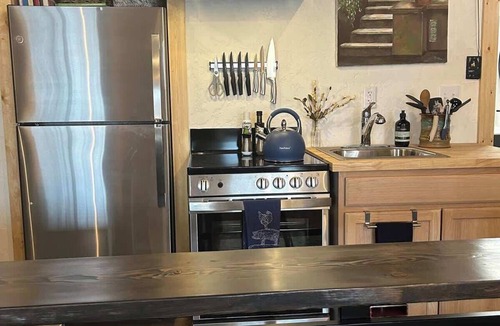 Bozeman Apartment | Charming Studio 10 min from airport dog friendly
