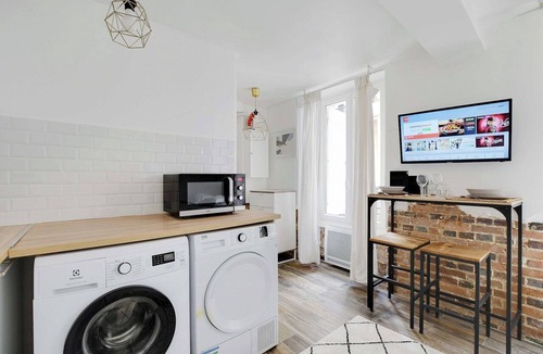 11th Arrondissement Apartment | Charming studio - 2P - Atelier des Lumières