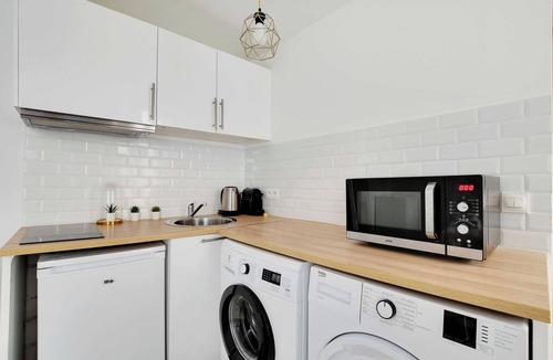 11th Arrondissement Apartment | Charming studio - 2P - Atelier des Lumières