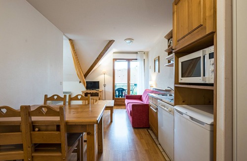 Giez Apartment | Charming studio, 4 sleeps, mountain view