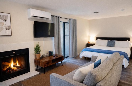 Central City Apartment | Charming Studio Amazing Location King-Size Bed