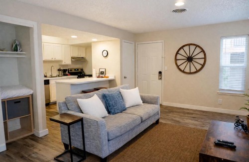 Central City Apartment | Charming Studio Amazing Location King-Size Bed