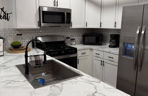 Tremont Apartment | Charming studio apartment in fantastic Cleveland Tremont area