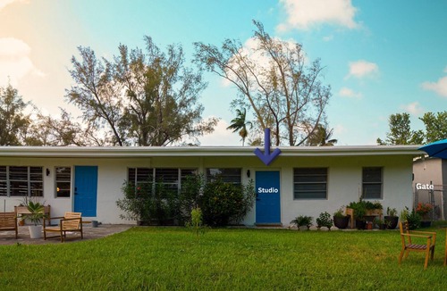 North Miami Apartment | Charming Studio Apartment with Garden in Miami