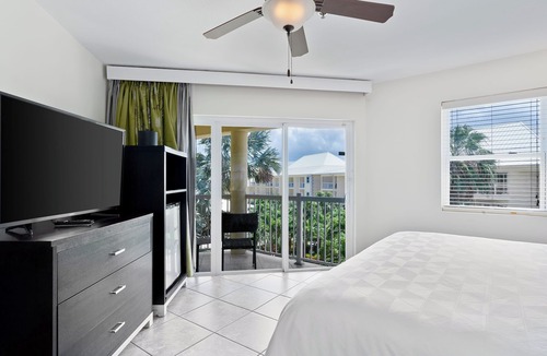 Crystal Harbour Apartment | Charming Studio by the Beach w/Pool Access & Friendly Vibes for a Relaxing Stay