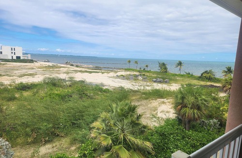 Crystal Harbour Apartment | Charming Studio by the Beach w/Pool Access & Friendly Vibes for a Relaxing Stay