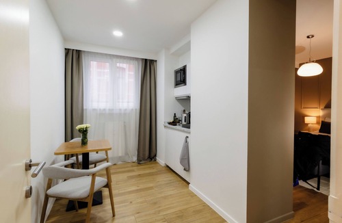 Broekwijk Apartment | Charming Studio | Downtown | 2min Metro | 401
