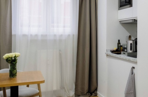 Broekwijk Apartment | Charming Studio | Downtown | 2min Metro | 401