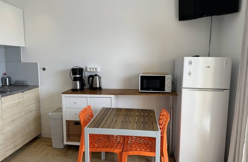 La Capte Apartment | Charming Studio Flat direct beach access