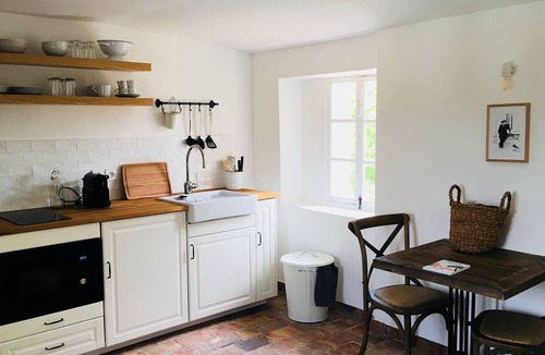Aix-en-Provence Apartment | Charming studio in 19th century Provencal farmhouse with swimming pool