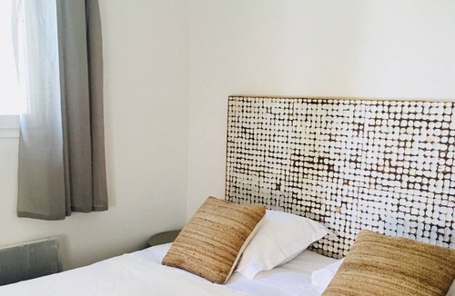 Aix-en-Provence Apartment | Charming studio in 19th century Provencal farmhouse with swimming pool