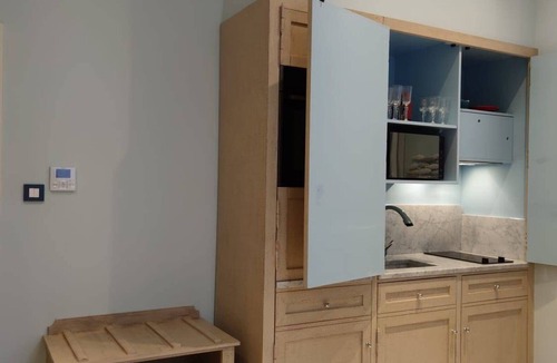 Pezenas Apartment | Charming studio, historical center of Pézenas
