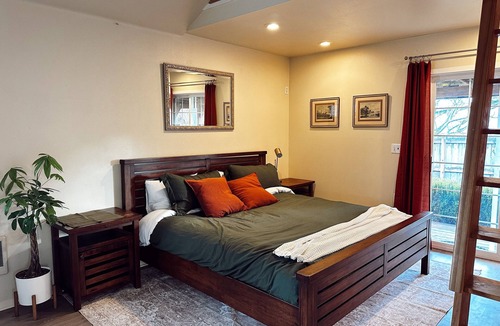 Philomath Apartment | Charming studio in brilliant Philomath with AC, WiFi