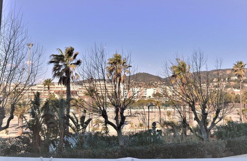 Le Lavandou Apartment | Charming Studio in Le Lavandou, Beach Nearby, 2 Sleeps, Parking, Wi-Fi Option, 2-Star Rating