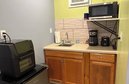 South Pensacola Apartment | Charming studio in lovely Pensacola with AC, Wi-Fi & firestick