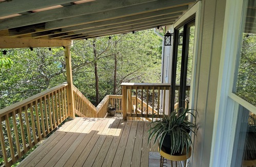 Christchurch Apartment | Charming studio in lovely Topping with AC, WiFi that has stunning water views!