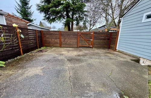 Roxhill Apartment | Charming studio in marvelous Seattle with fenced patio