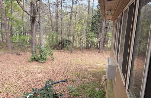 Jonesboro Apartment | Charming studio in pleasant Jonesboro with cool AC breeze and fishing access.