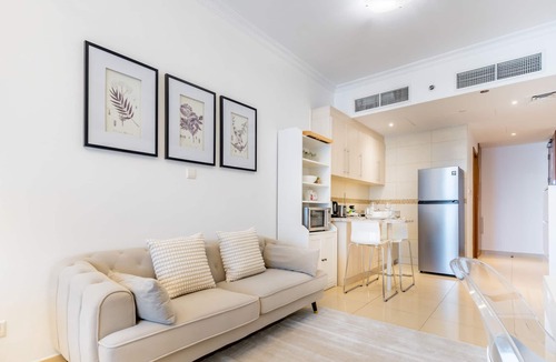 Jumeirah Lake Towers Apartment | Charming Studio in Saba 3, Jumeirah Lake Tower by Deluxe Holiday Homes