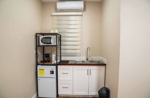 Claxton Bay Apartment | Charming studio in tranquil Claxton Bay with AC and a full en suite bathroom