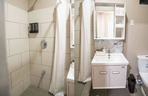 Claxton Bay Apartment | Charming studio in tranquil Claxton Bay with AC and a full en suite bathroom