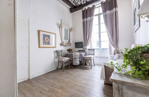 Saint-Merri Apartment | Charming Studio in the Heart of the Marais