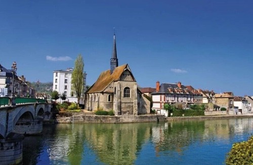 Sens Apartment | Charming Studio in the Heart of Sens/near Station