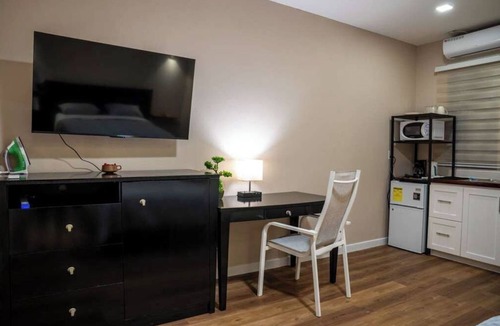 Claxton Bay Apartment | Charming studio in tranquil Claxton Bay with AC and a full en suite bathroom
