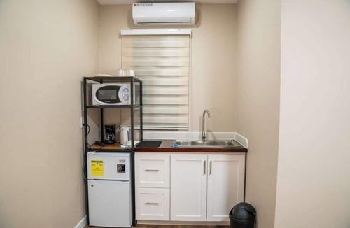 Claxton Bay Apartment | Charming studio in tranquil Claxton Bay with AC and a full en suite bathroom