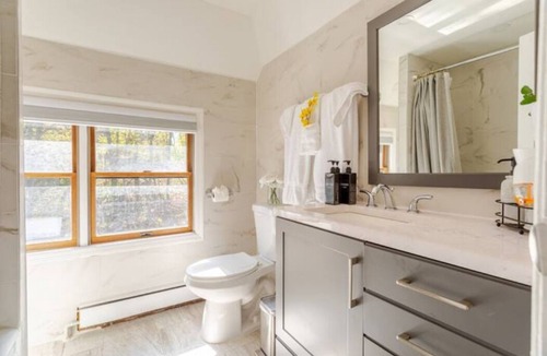 New Rochelle Apartment | Charming studio in marvelous New Rochelle with WiFi, AC