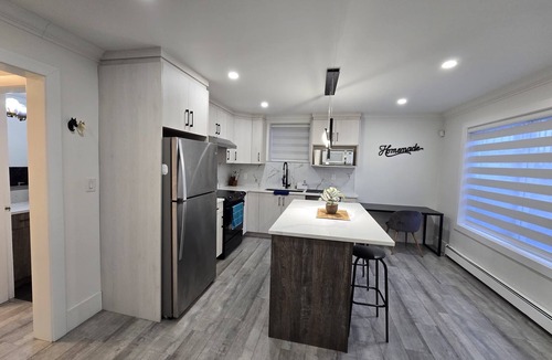 Surrey Newton Apartment | Charming studio in wonderful Surrey with AC