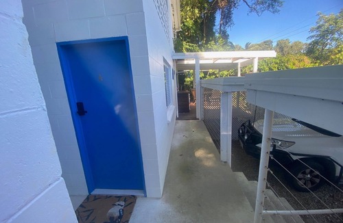 Yorkeys Knob Apartment | Charming studio near the boat club with deck