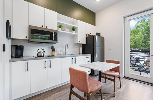 East Cesar Chavez Apartment | Charming Studio Near Rainey St | Parking | DT ATX