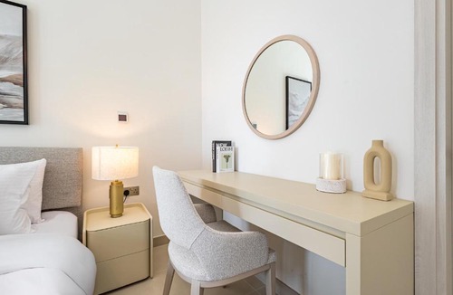 Abu Dhabi Apartment | Charming Studio next 5 min walk to Formula 1, Golf Course, and Yas Water World