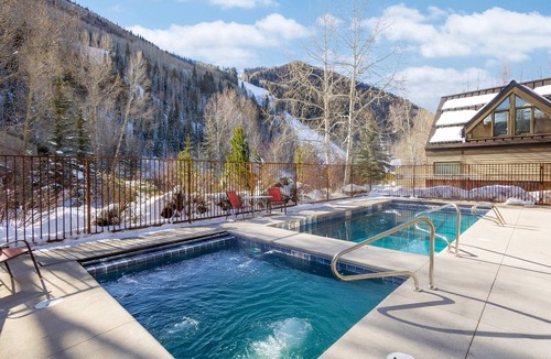 Telluride Condo | Charming Studio Steps from River | hot tub/pool area