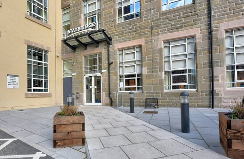 Dundee Apartment | Charming Studio Suite in Dundee | Free Wi-Fi