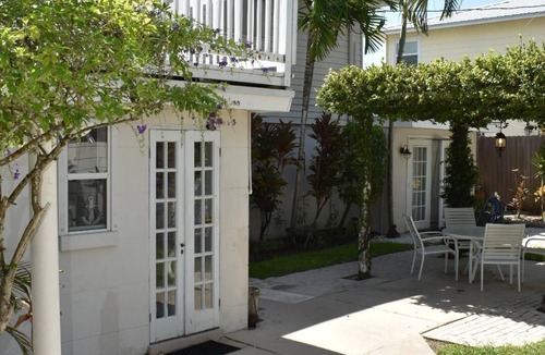 Nokomis Apartment | Charming Studio Villa - Beach Access and Boat Docks