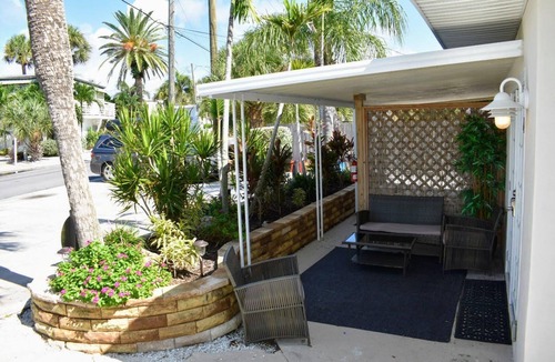 Nokomis Apartment | Charming Studio Villa - Beach Access and Boat Docks